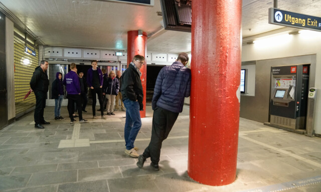 12 Frp-politikere dro ut med buss for å se på «svenske tilstander» i Oslo. Dette møtte dem